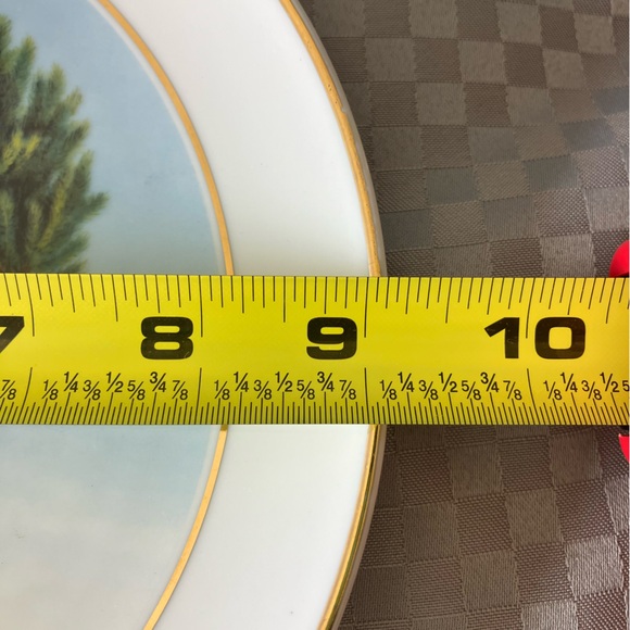 Vintage AVON Christmas 1981 Decorative Plate 22k Gold Trim 9” - Picture 7 of 7